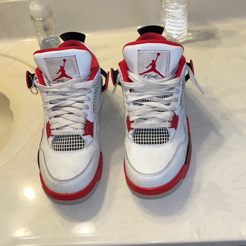 Jordan 4 fire reds